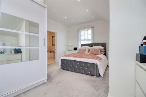 30 Cottage Grove, Clacton-on-sea, CO16 8DH