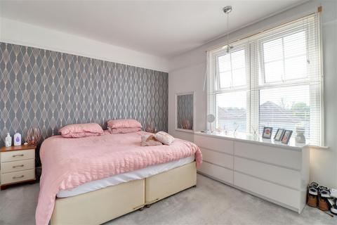 30 Cottage Grove, Clacton-on-sea, CO16 8DH