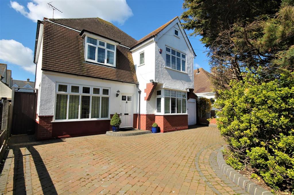 East Clacton CO15 4 bed detached house for sale £500,000