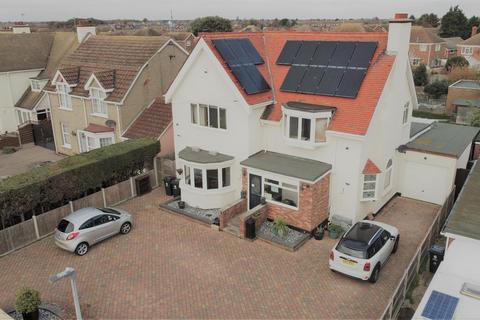 20 Arnold Road, Clacton-on-sea, CO15 1DE