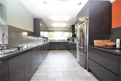 20 Arnold Road, Clacton-on-sea, CO15 1DE