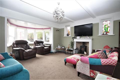 20 Arnold Road, Clacton-on-sea, CO15 1DE