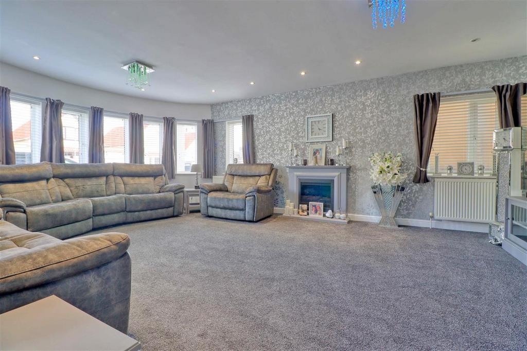 Holland on Sea CO15 4 bed detached house for sale £560,000