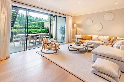 4 King John Square, Englefield Green, Egham, TW20 0GS