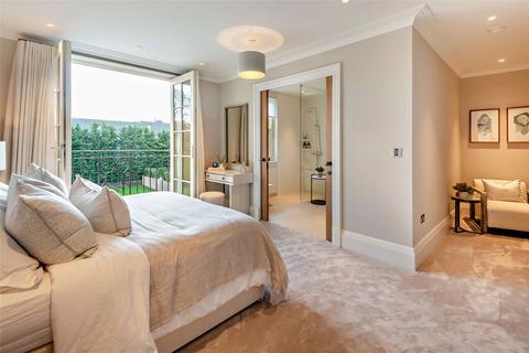 4 King John Square, Englefield Green, Egham, TW20 0GS