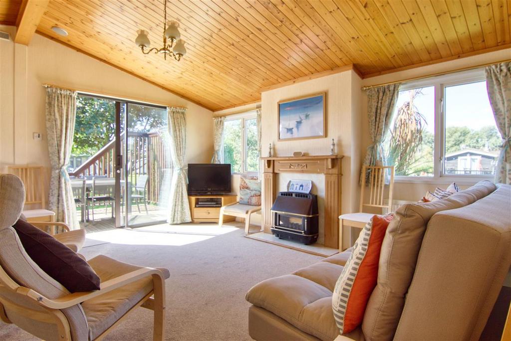 Promenade Way, Brightlingsea CO7 3 bed bungalow for sale £75,000