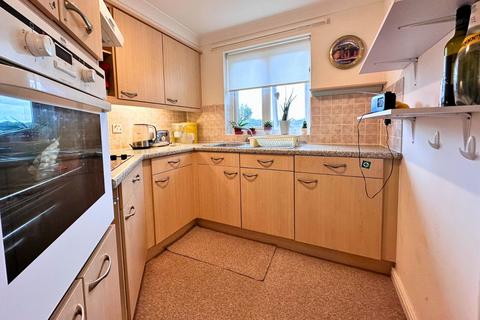 1 bedroom flat for sale, Lymington Road, Highcliffe, Dorset. BH23 5HD