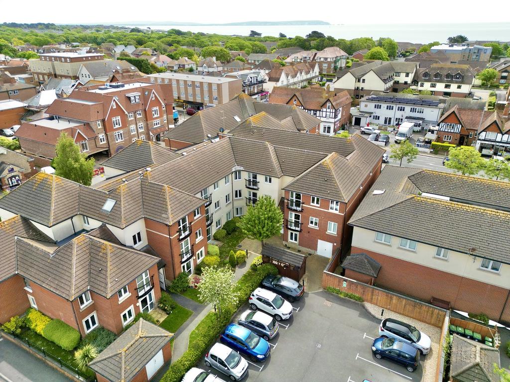 Lymington Road, Highcliffe, Dorset.... 1 bed flat for sale £135,000