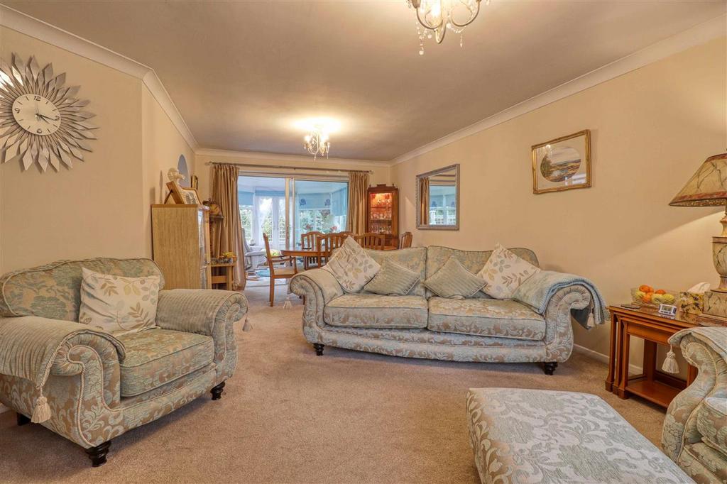 Mayland CM3 4 bed bungalow for sale £450,000