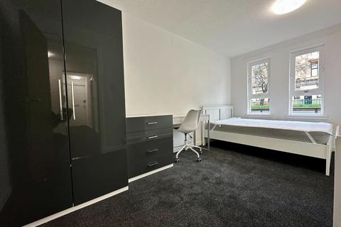 3 bedroom flat to rent, Raeberry Street, North Woodside, Glasgow, G20