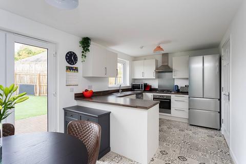 8 Edith Mcfee Place, Wormit, Newport-on-tay, DD6 8BF