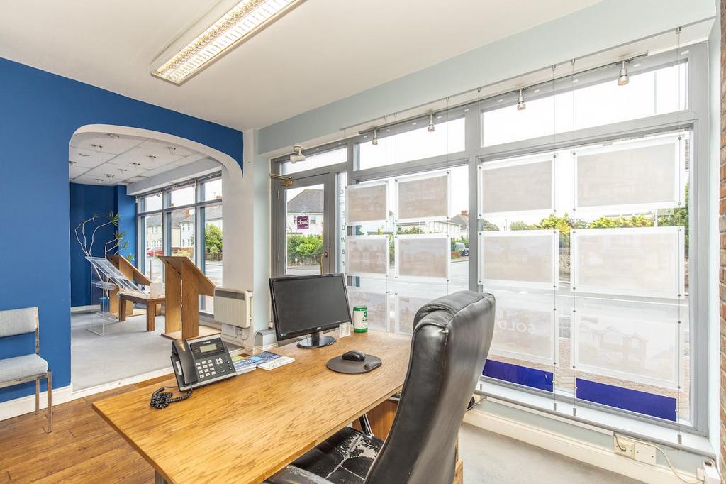 111 South Farm Road, Worthing, BN14 7AX Retail property (high street) for sale £275,000