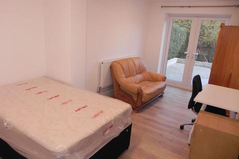 1 bedroom in a house share to rent - Hillview Crescent, Guildford