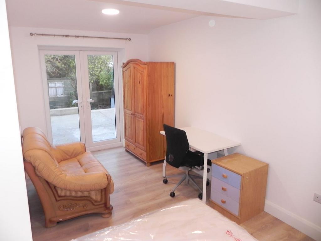 1 bedroom in a house share to rent