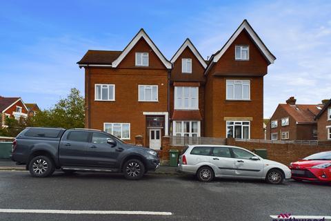 2 bedroom flat to rent, Eversfield Road, Eastbourne, BN21