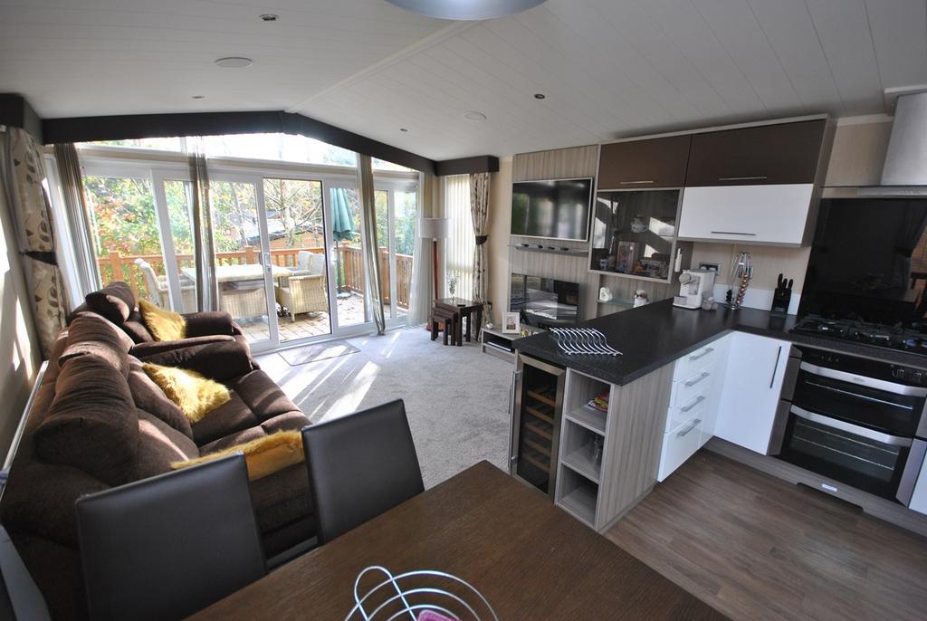 Cheddar Woods, Cheddar, BS27 2 bed property for sale £57,500