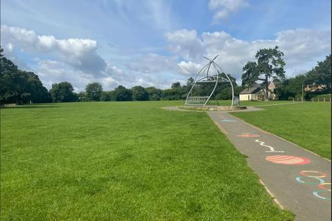 2 bedroom flat for sale - Flat 1 Burford Road,  Carterton,  Oxfordshire,  OX18