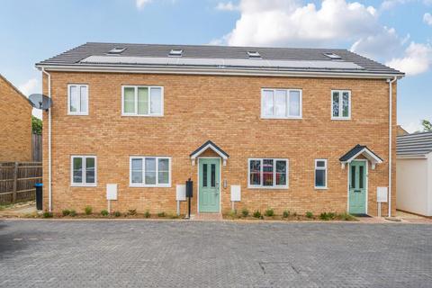1 bedroom flat for sale, Flat 6 Burford Road,  Carterton,  Oxfordshire,  OX18