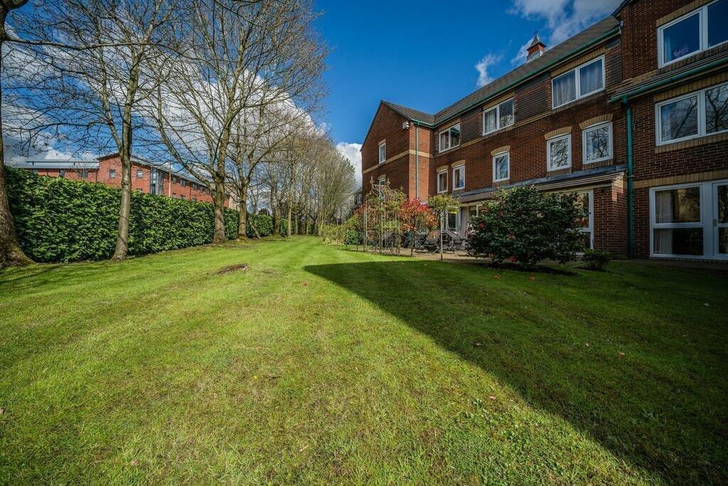 Hope Street West, Macclesfield SK10 1 bed retirement property to rent