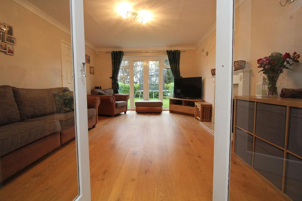 Channel Close, Rhoose, CF62 4 bed detached house for sale £378,500
