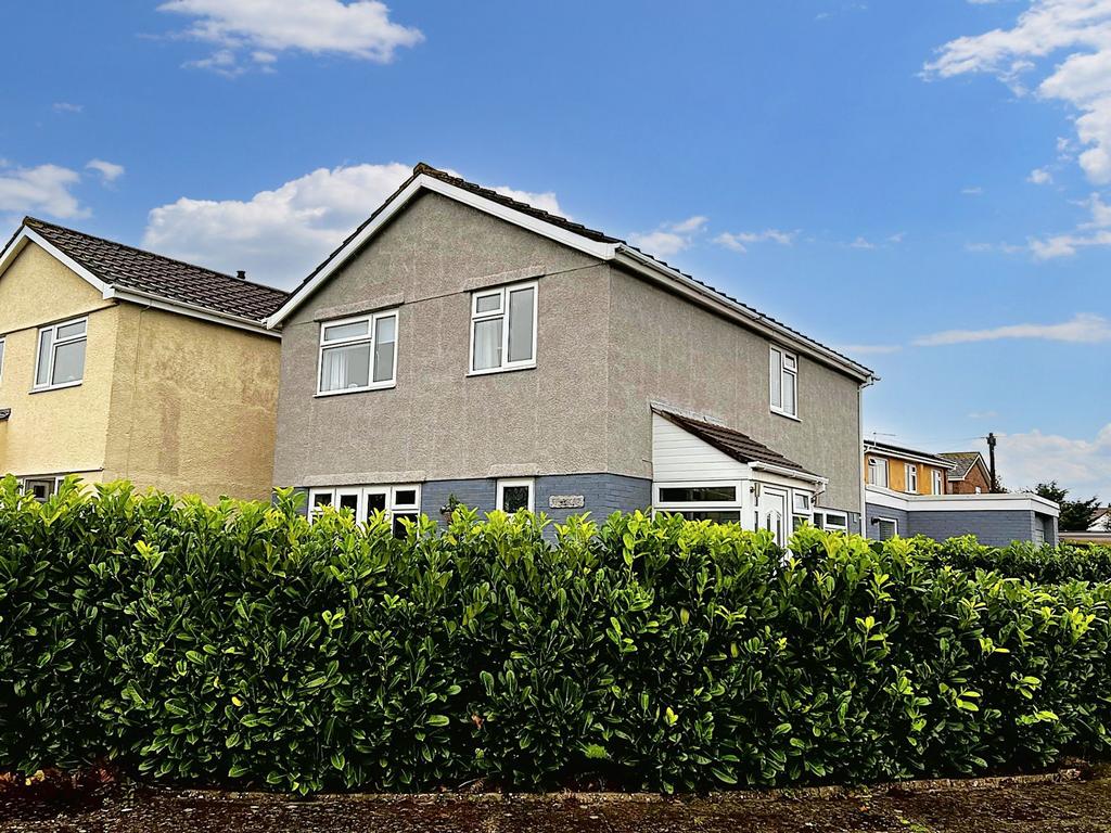 Channel Close, Rhoose, CF62 4 bed detached house £369,500