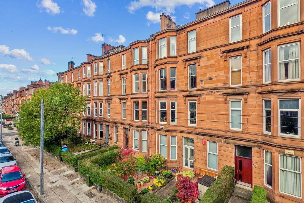 Crow Road, Flat 2/1, Broomhill, Glasgow, G11 7LB 2 bed flat for sale