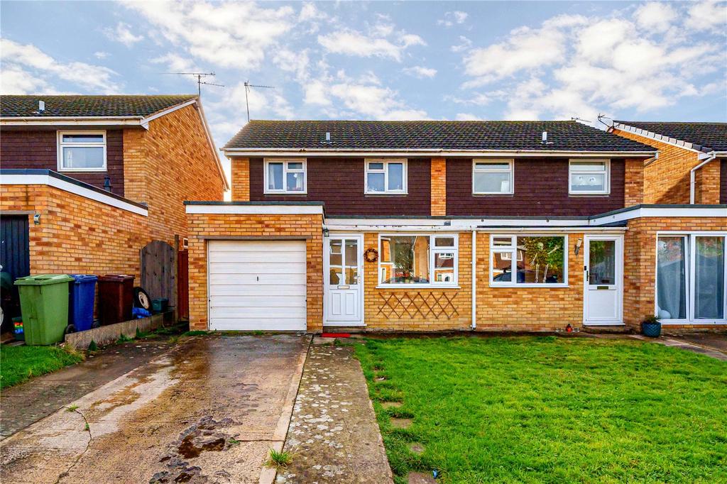 Castle Hill Drive, Brockworth, Gloucester, GL3 3 bed semidetached