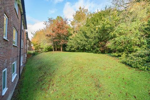 5c Montana Close, South Croydon, CR2 0AT