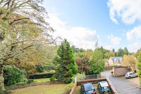 5c Montana Close, South Croydon, CR2 0AT