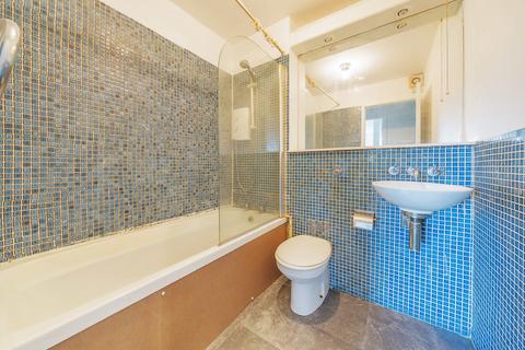 5c Montana Close, South Croydon, CR2 0AT