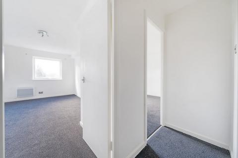 5c Montana Close, South Croydon, CR2 0AT