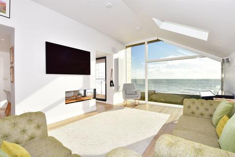 6 bedroom detached house for sale - East Beach Road, Selsey, West Sussex