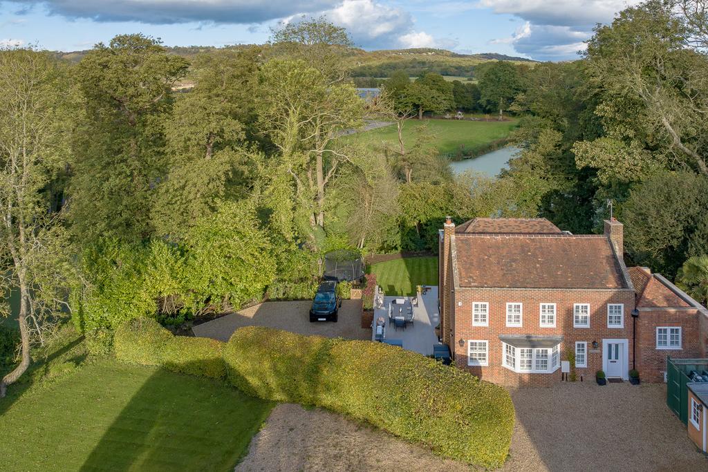 Pendell Road, Bletchingley, RH1 4 bed detached house £1,250,000