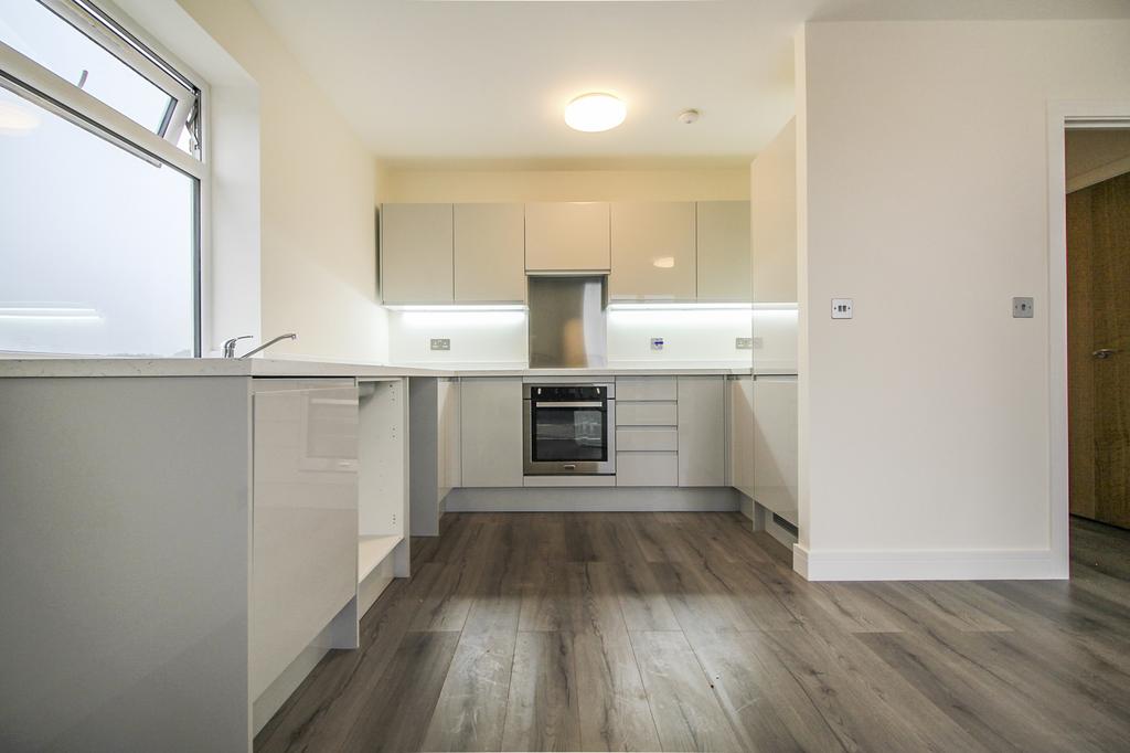 Oak Road, Leatherhead KT22 1 bed flat to rent £1,350 pcm (£312 pw)