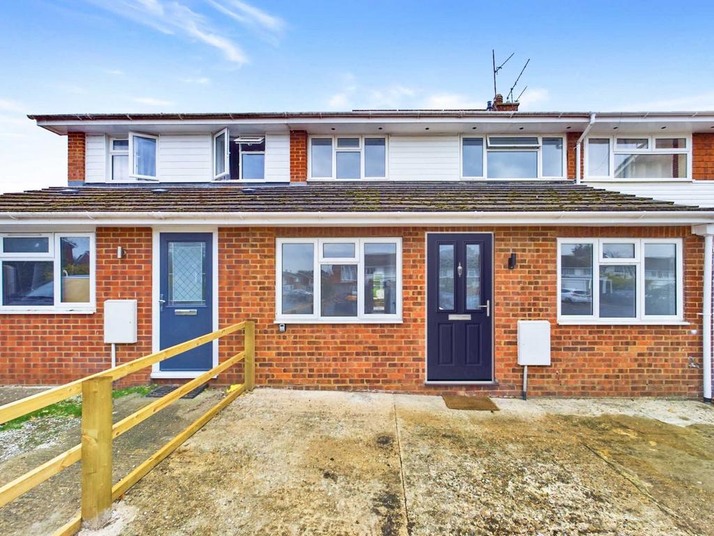 Oak End Way, Chinnor OX39 4 bed house for sale £400,000