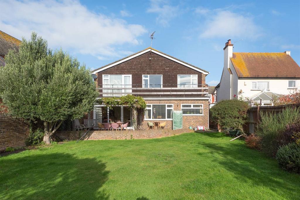Cecil Park, Herne Bay 5 bed detached house for sale £565,000