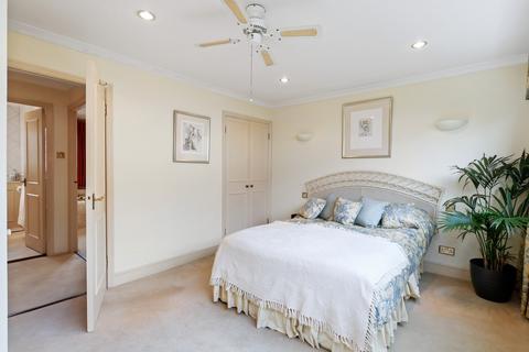 2 Worcester Road, London, SW19 7QG
