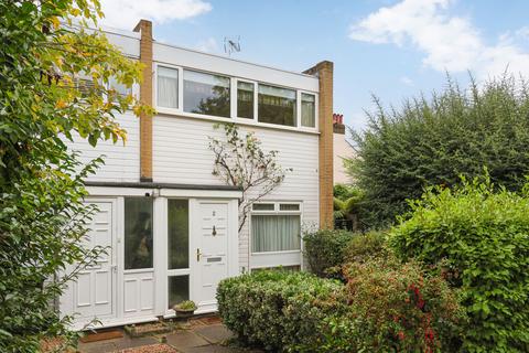 2 Worcester Road, London, SW19 7QG