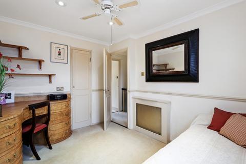 2 Worcester Road, London, SW19 7QG