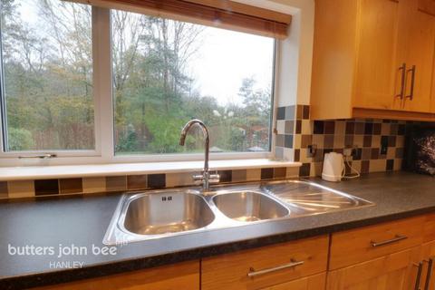 4 bedroom semi-detached house to rent, Dane Gardens, Stoke-on-trent