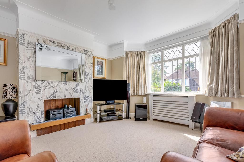 Hartland Way, Croydon, CR0 4 bed semidetached house £650,000