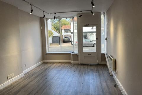 Retail property (high street) to rent, High Street, Cookham SL6