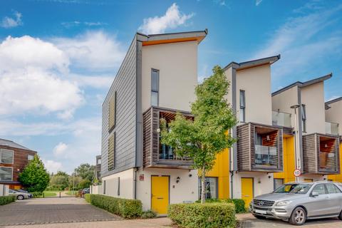 16 Cairns Place, London, SW16 5FS