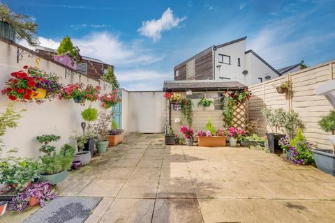 16 Cairns Place, London, SW16 5FS