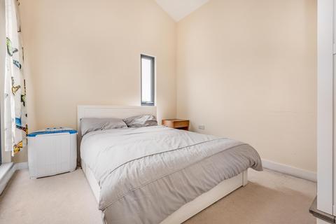 16 Cairns Place, London, SW16 5FS