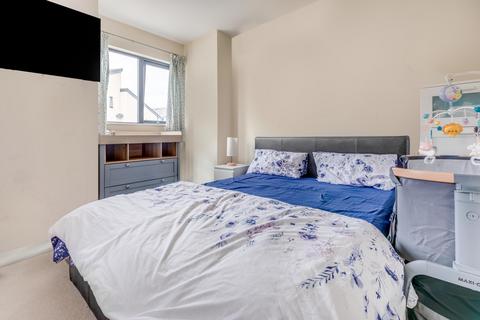 16 Cairns Place, London, SW16 5FS