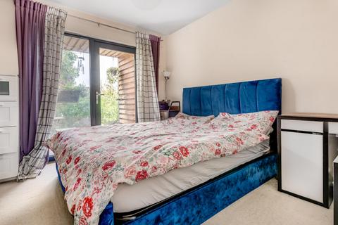 16 Cairns Place, London, SW16 5FS