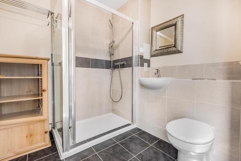 16 Cairns Place, London, SW16 5FS