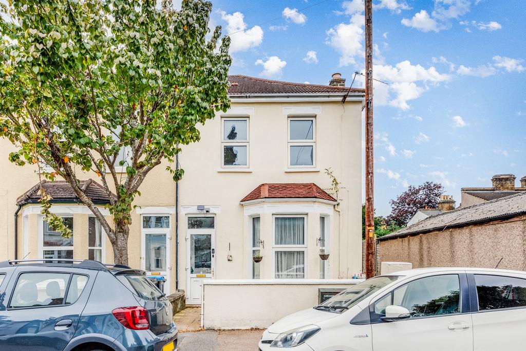 Amberley Grove, Croydon, CR0 3 bed end of terrace house for sale £500,000
