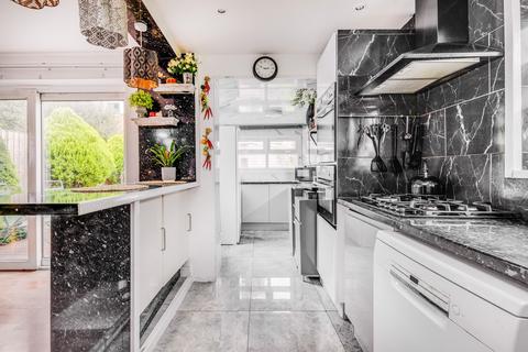 1 Amberley Grove, Croydon, CR0 6ND